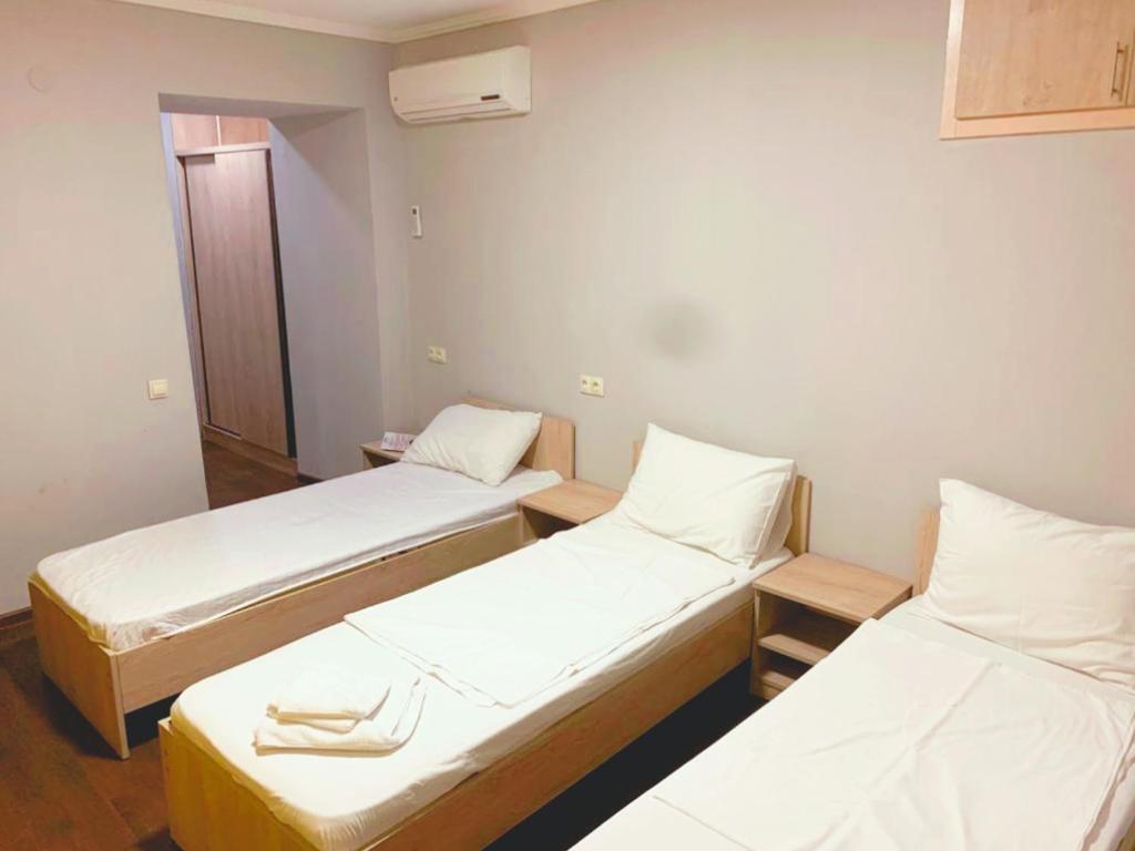Bon Voyage Hostel Tbilisi ภายนอก รูปภาพ