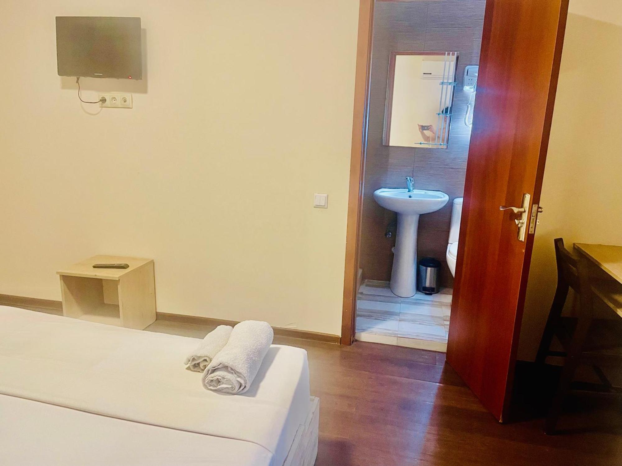 Bon Voyage Hostel Tbilisi ภายนอก รูปภาพ