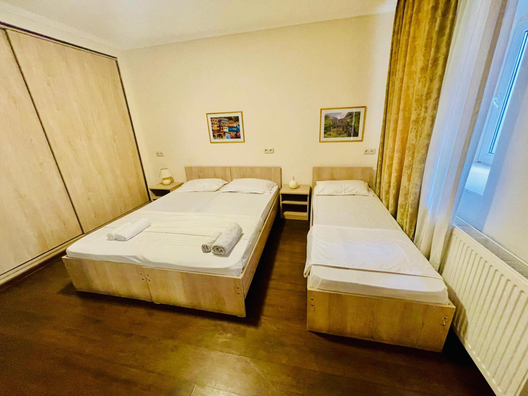 Bon Voyage Hostel Tbilisi ภายนอก รูปภาพ