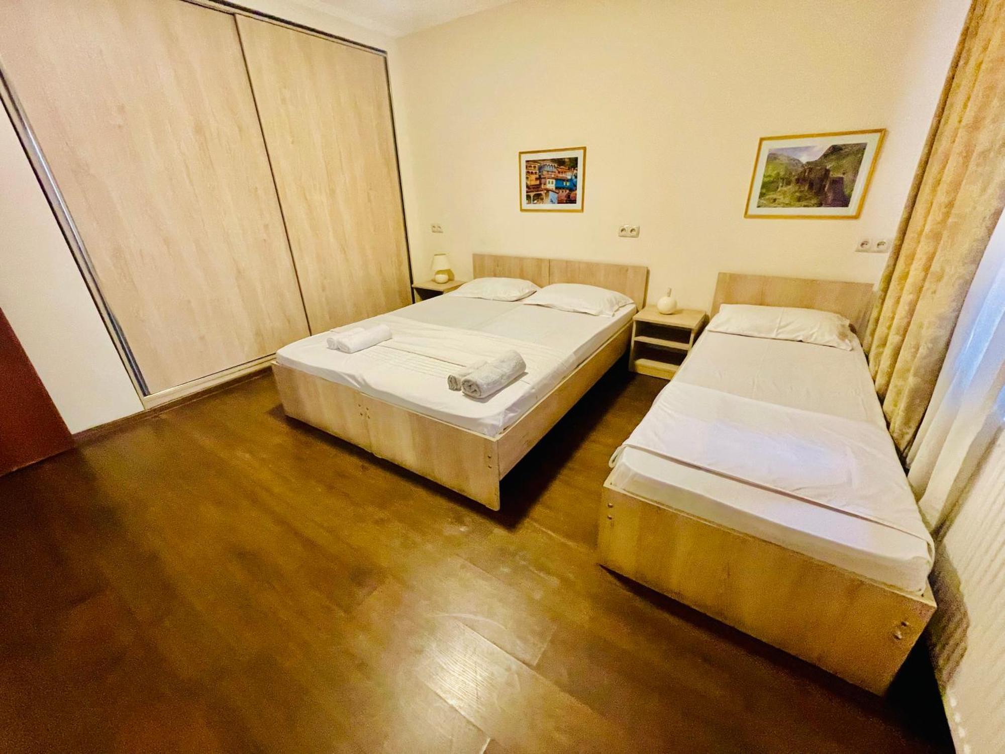Bon Voyage Hostel Tbilisi ภายนอก รูปภาพ