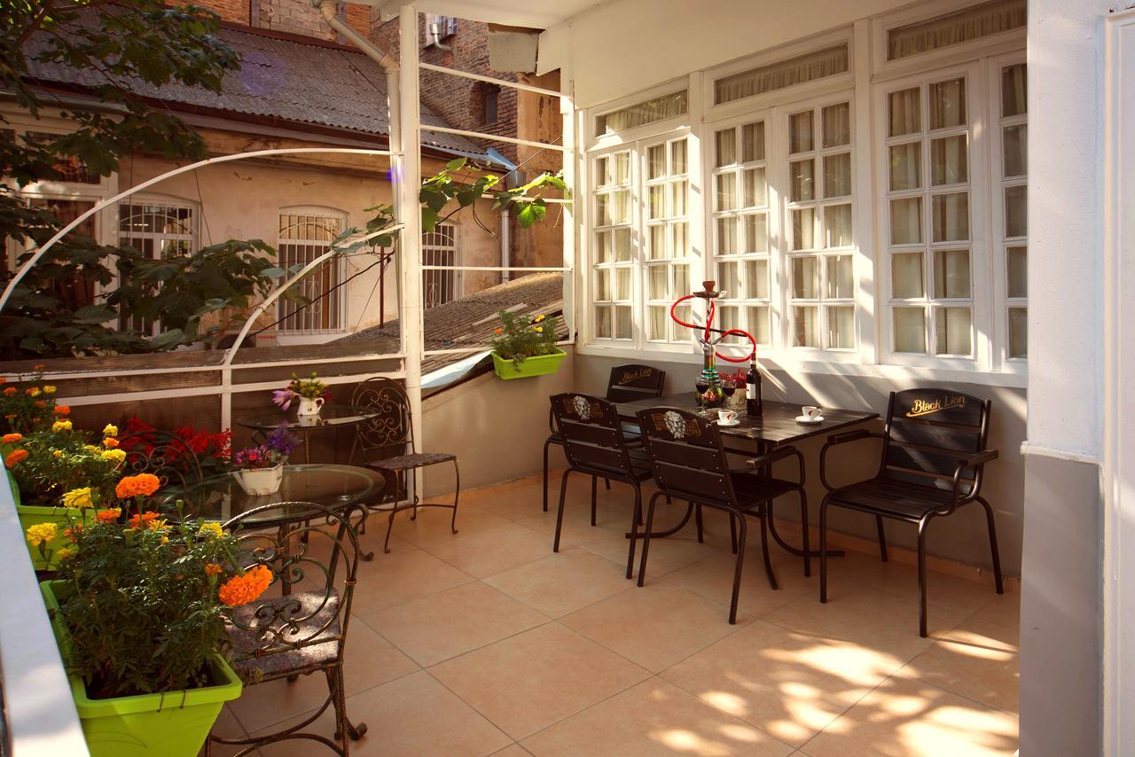 Bon Voyage Hostel Tbilisi ภายนอก รูปภาพ