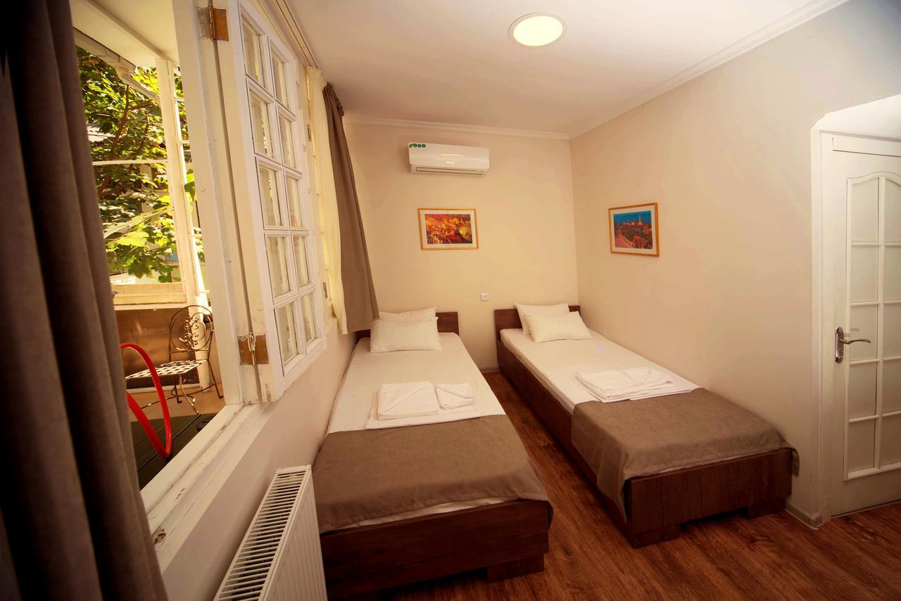 Bon Voyage Hostel Tbilisi ภายนอก รูปภาพ