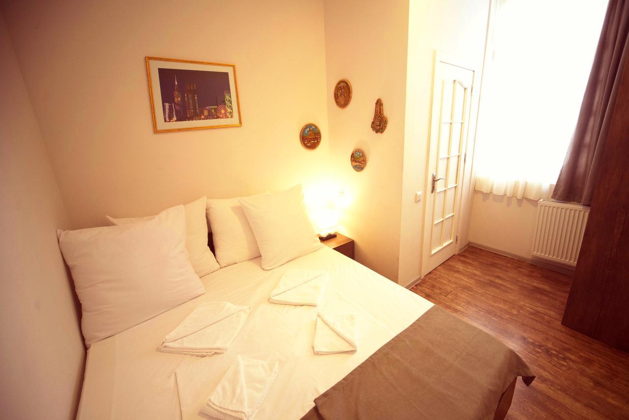 Bon Voyage Hostel Tbilisi ภายนอก รูปภาพ