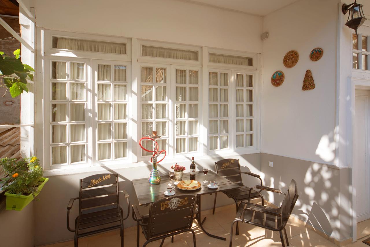 Bon Voyage Hostel Tbilisi ภายนอก รูปภาพ