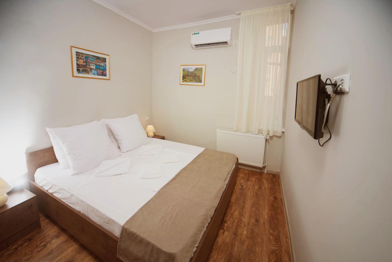 Bon Voyage Hostel Tbilisi ภายนอก รูปภาพ