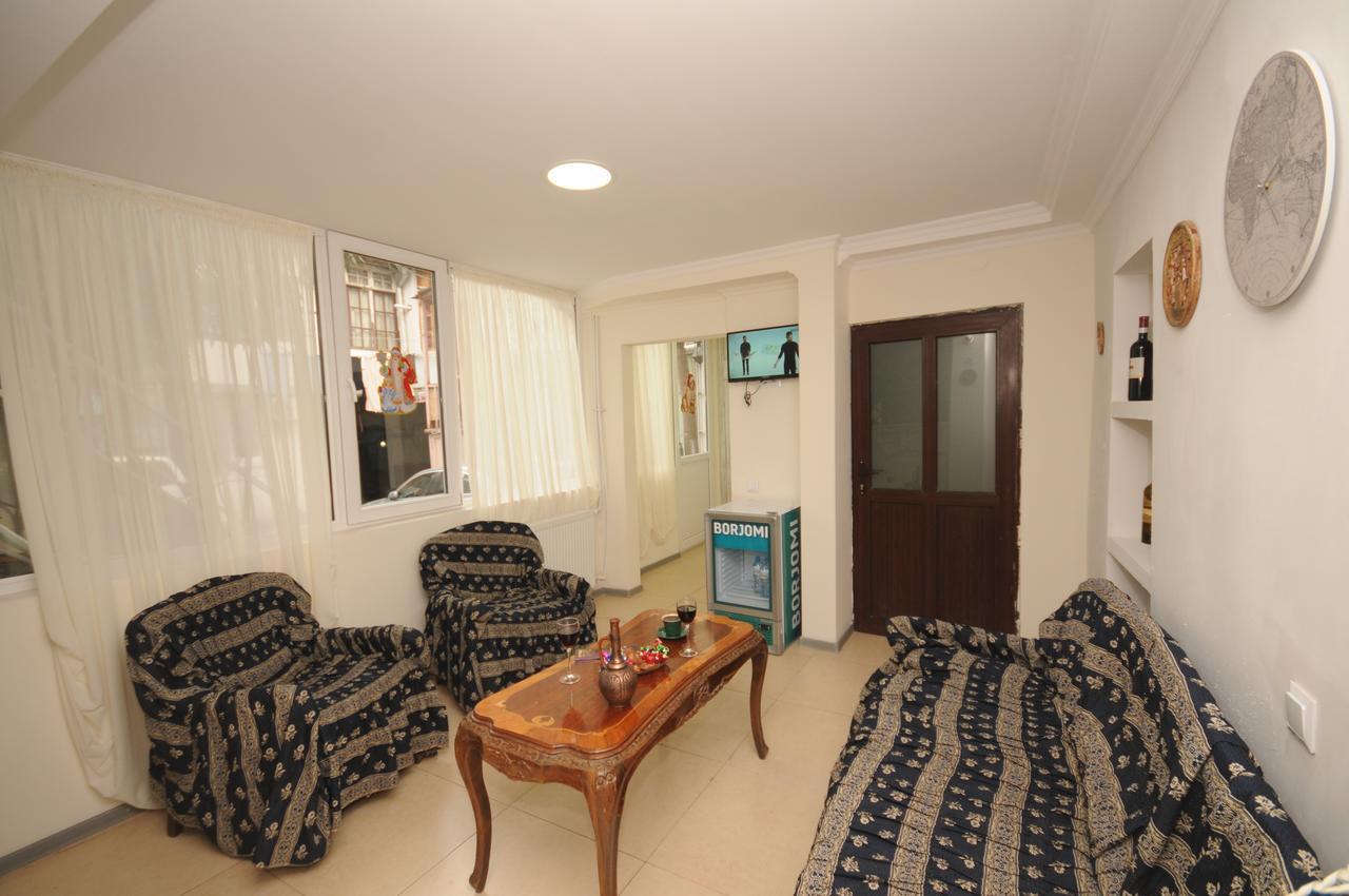 Bon Voyage Hostel Tbilisi ภายนอก รูปภาพ