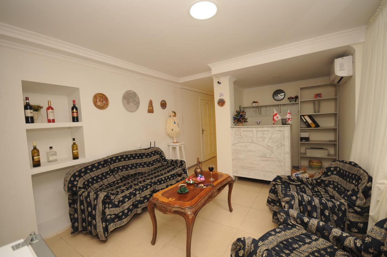 Bon Voyage Hostel Tbilisi ภายนอก รูปภาพ