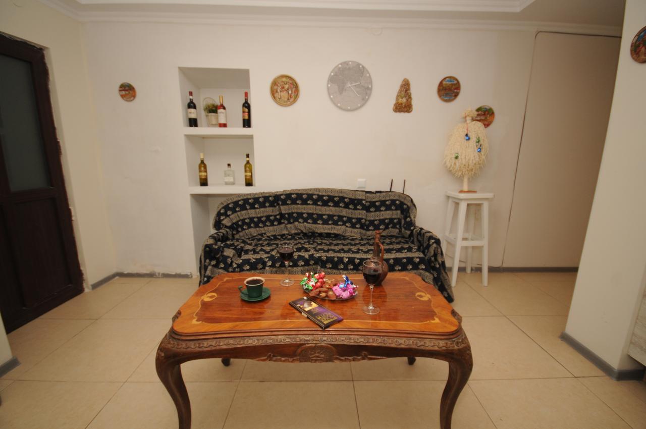 Bon Voyage Hostel Tbilisi ภายนอก รูปภาพ